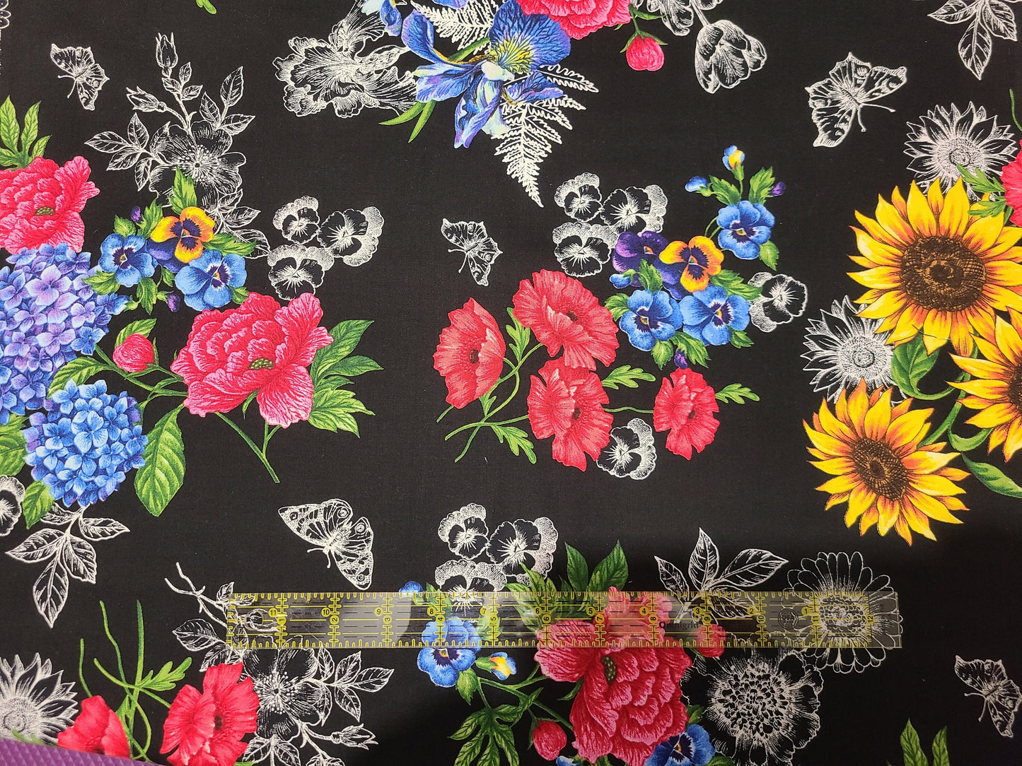 Timeless Treasures Fabrics Garden Journal Floral Black Garden Journal Spaced Bouquets Ruth-C5446 100% Cotton