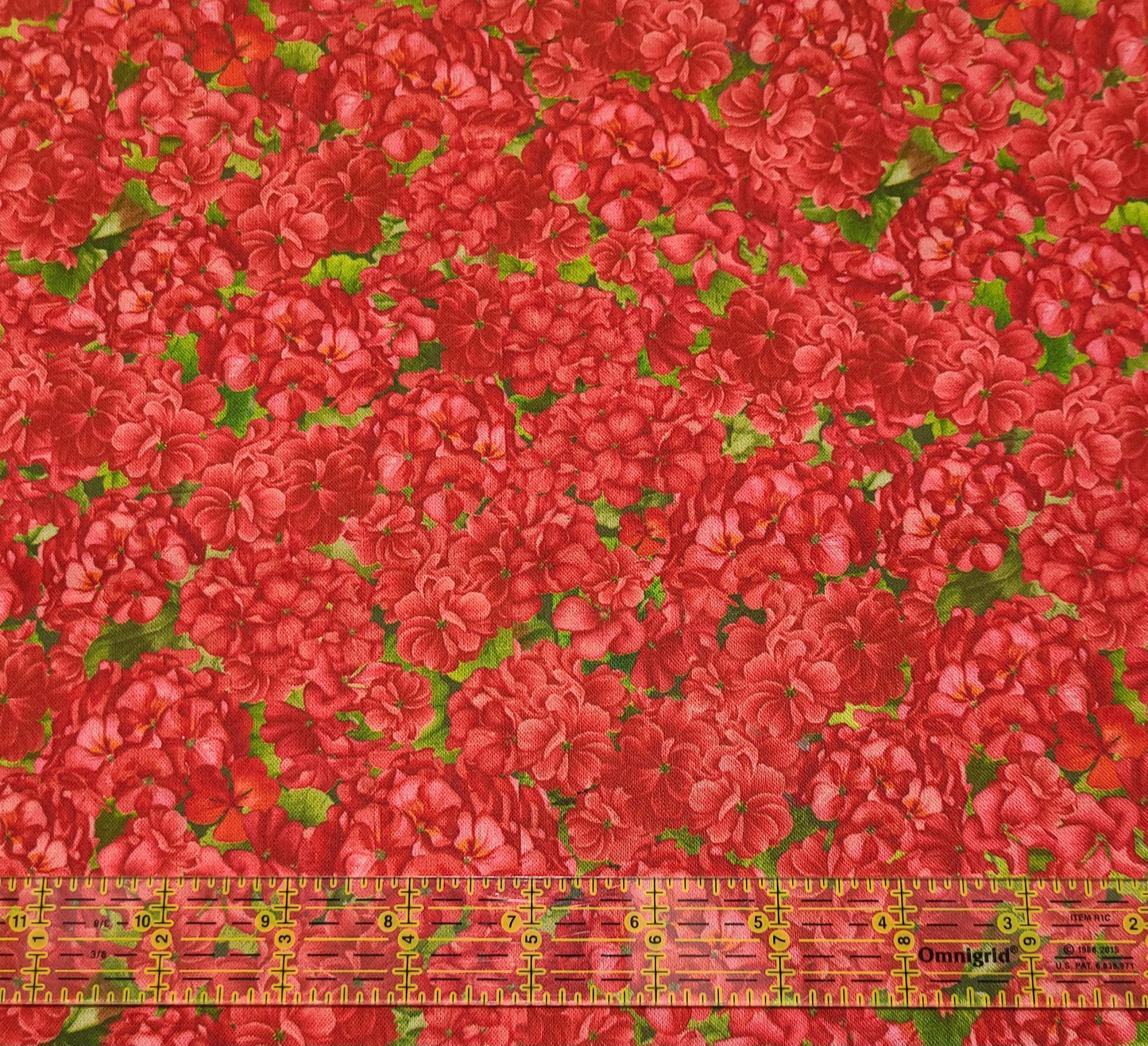 Timeless treasures scarlet beauty   FLEUR-CD3186 100% Cotton fabric