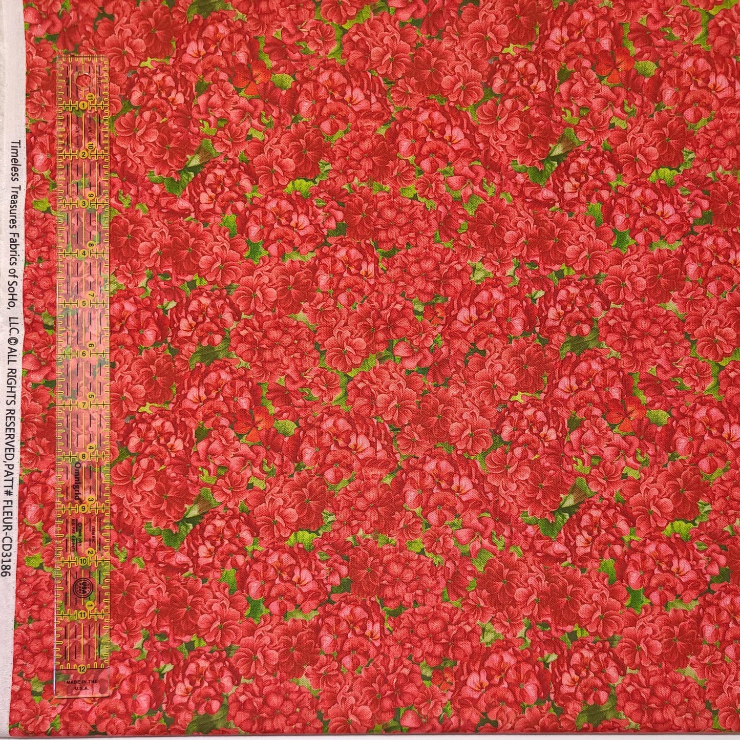 Timeless treasures scarlet beauty   FLEUR-CD3186 100% Cotton fabric