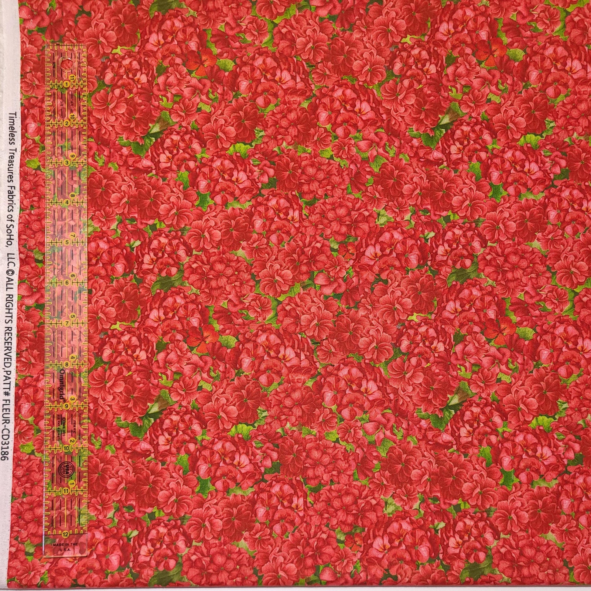 Timeless treasures scarlet beauty   FLEUR-CD3186 100% Cotton fabric