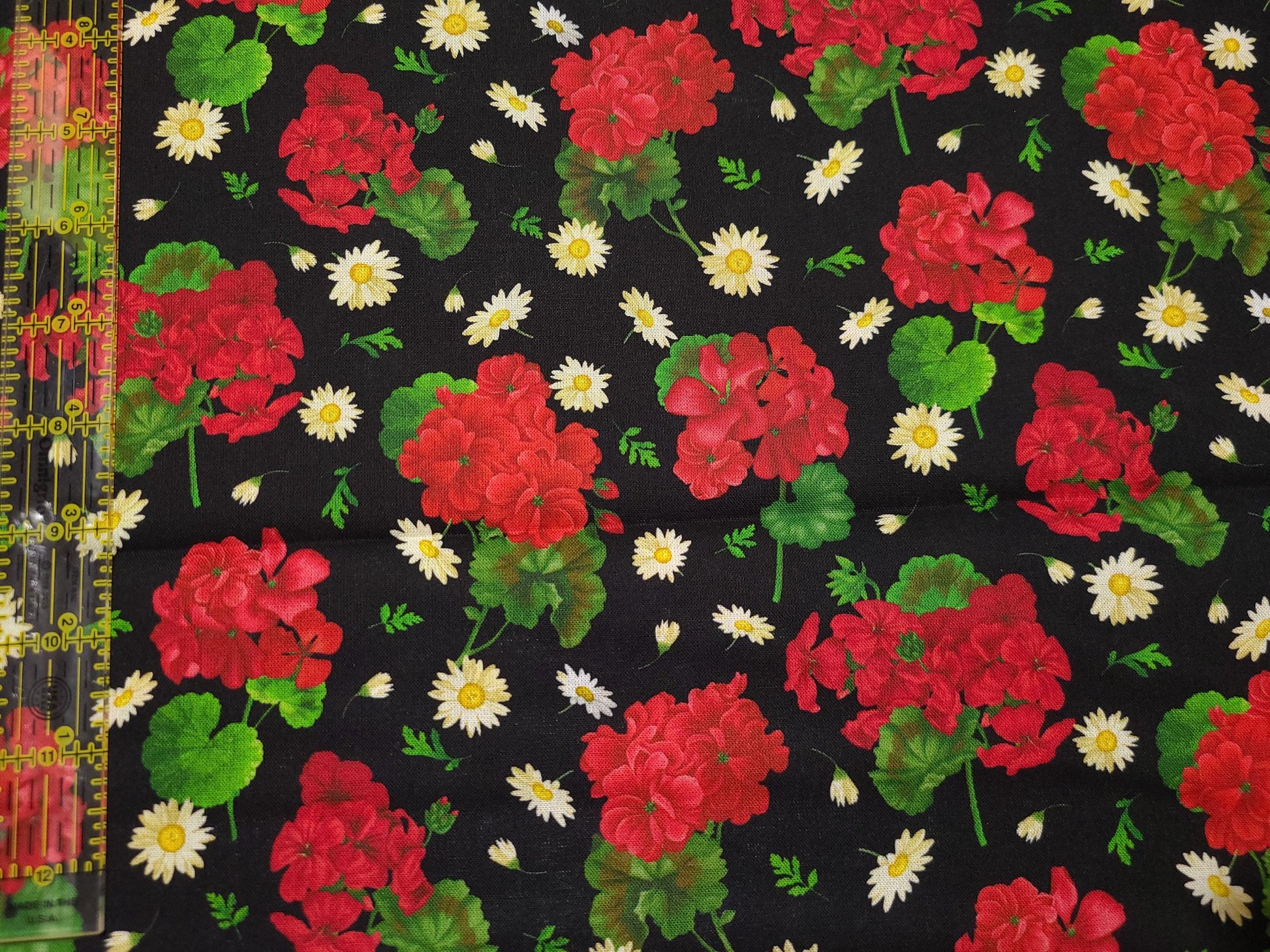 Timeless treasures scarlet beauty  Greaniums and Daisies FLEUR-CD3185 BLACK 100% Cotton fabric