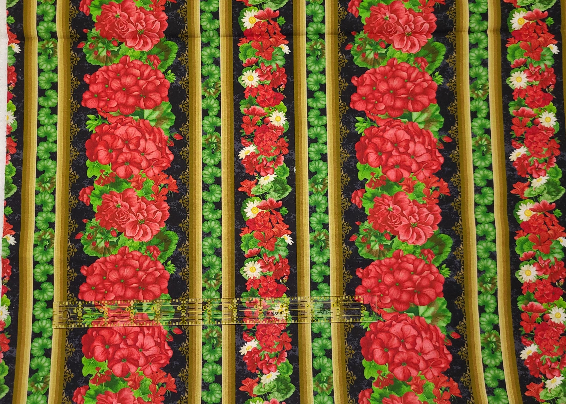 Timeless treasures scarlet beauty  border stripe FLEUR-CD3181 black 100% Cotton fabric